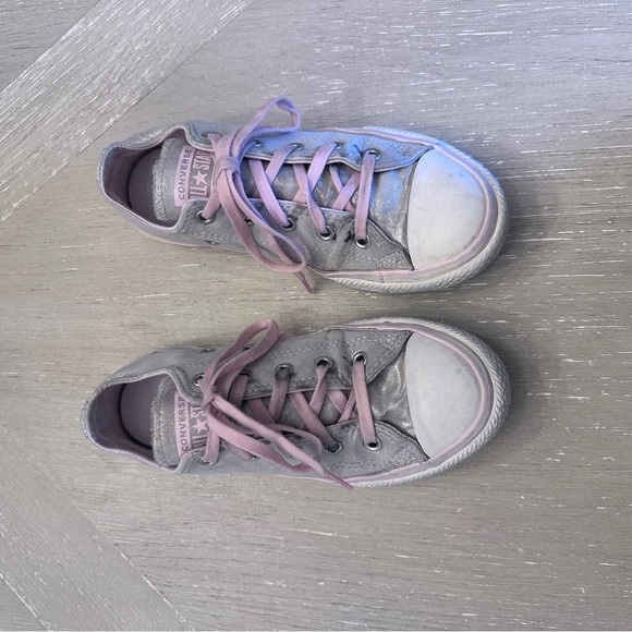 Converse silver metallic and light pink low tops size 2 - Picture 3 of 9